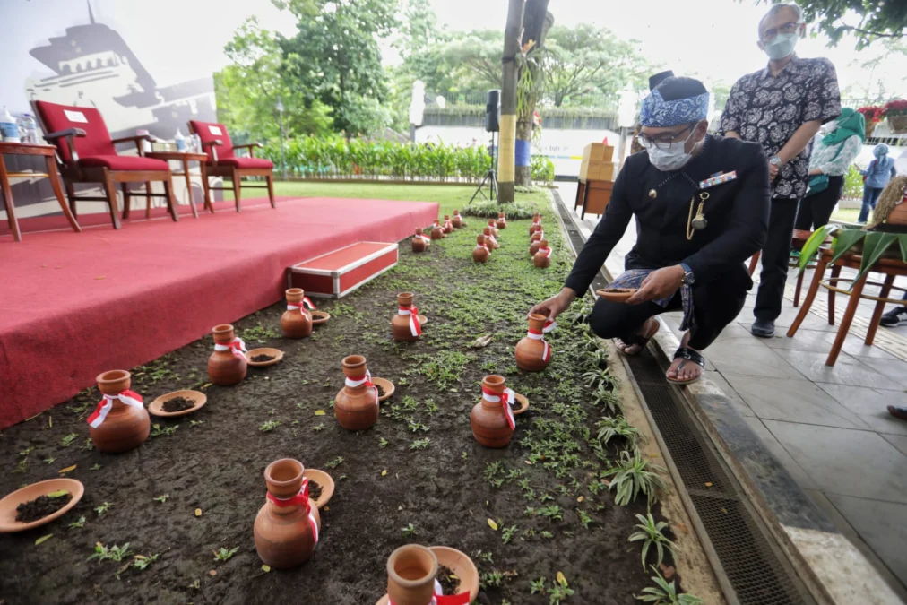 Tanah Jawa Barat Dibawa ke IKN, Simbol Dukungan Penuh