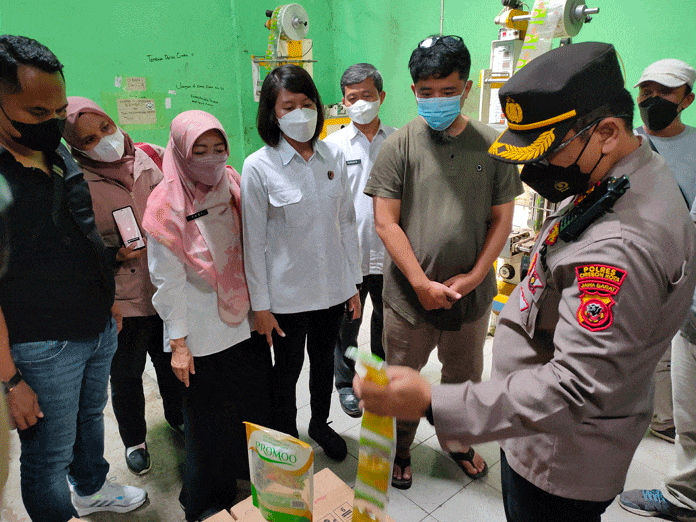 Dari Sidak Minyak Goreng Curah, Â Petugas Temukan Alat Mencurigakan