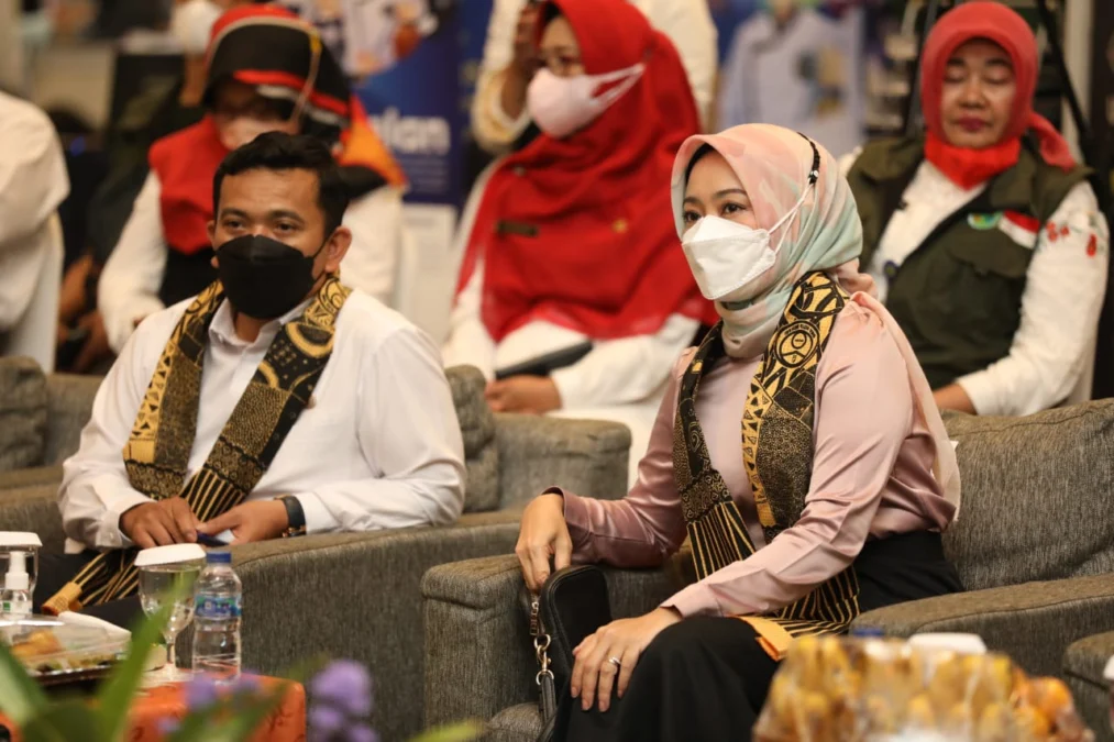 Atalia Ridwan Kamil Ajarkan Pentingnya Literasi Keuangan kepada Pelajar di Bekasi