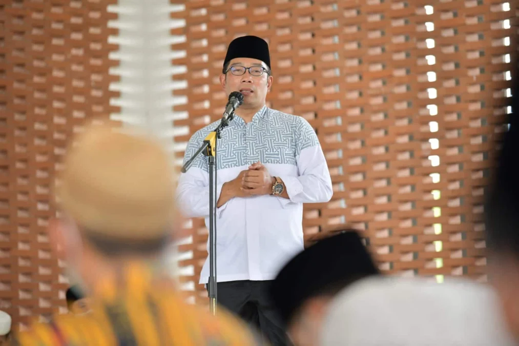 Gubernur Jawa Barat Ridwan Kamil saat menghadiri Penutupan Pengajian Rutin Jumat Wage Pondok Pesantren Lirboyo V di Desa Tegalaren, Kecamatan Ligung, Kabupaten Majalengka, Jumat (4/3/2022). (Foto: Adam/Biro Adpim Jabar)