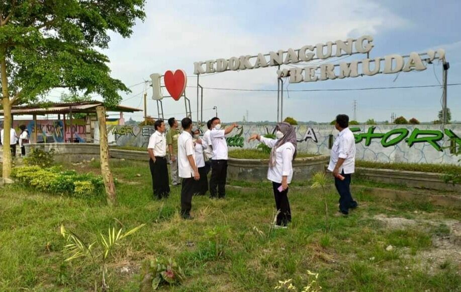 POTENSI. Pemcam Kedokanbunder bersama Pemdes Kedokanagung mengunjungi Agroeduwisata yang didalamnya terdapat fasilitas berupa kolam renang, taman bunga, dan arena bermain. Objek wisata ini dibangun pada pertengahan 2019.