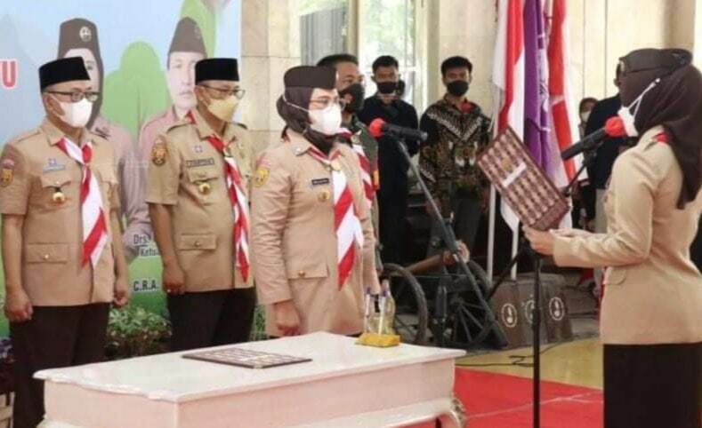 KHIDMAT. Pengurus Mabicab, Kwarcab, dan LPK Gerakan Pramuka Indramayu dilantik oleh Ketua Kwarda Jabar, Atalia Praratya. Struktural Mabicab, Kwarcab, dan LPK Gerakan Pramuka Indramayu dinilai memiliki kemampuan dan proporsional.