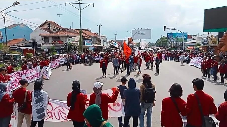 AKSI DAMAI. Mahaiswa UMC menolak wacana penundaan Pemilu dan mendesak agar pemerintah segera menstabilkan harga kebutuhan pokok.