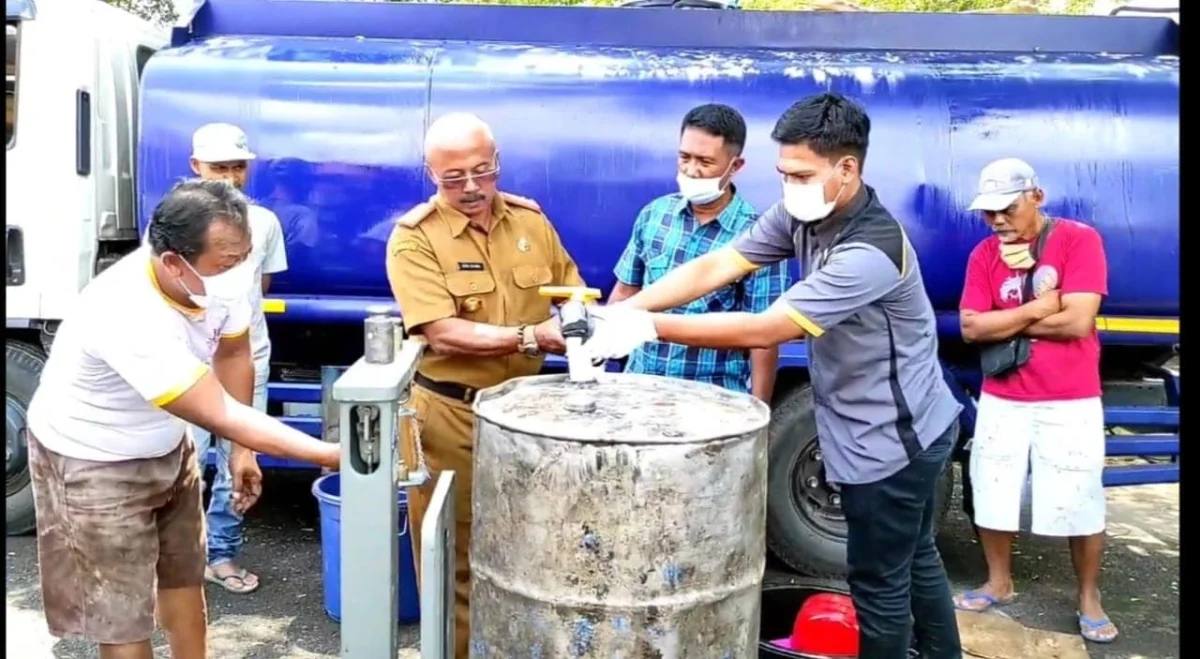 MINYAK CURAH Kementerian Perdagangan RI kembali datangkan pasokan minyak goreng curah, untuk distribusi di Kabupaten Kuningan.