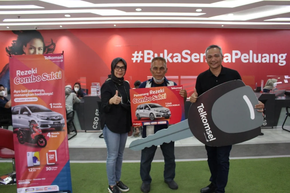 Pelanggan Setia Telkomsel asal Depok Berhasil Membawa Pulang 1 Unit mobil Honda Mobilio