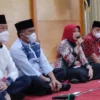 MASUKAN. Wabup Cirebon, Hj Wahyu Tjiptaningsih memberikan tausiyah kepada para ASN di lingkungan Setda Kabupaten Cirebon, didampingi Sekda dan para Asisten daerah serta Staf Ahli.