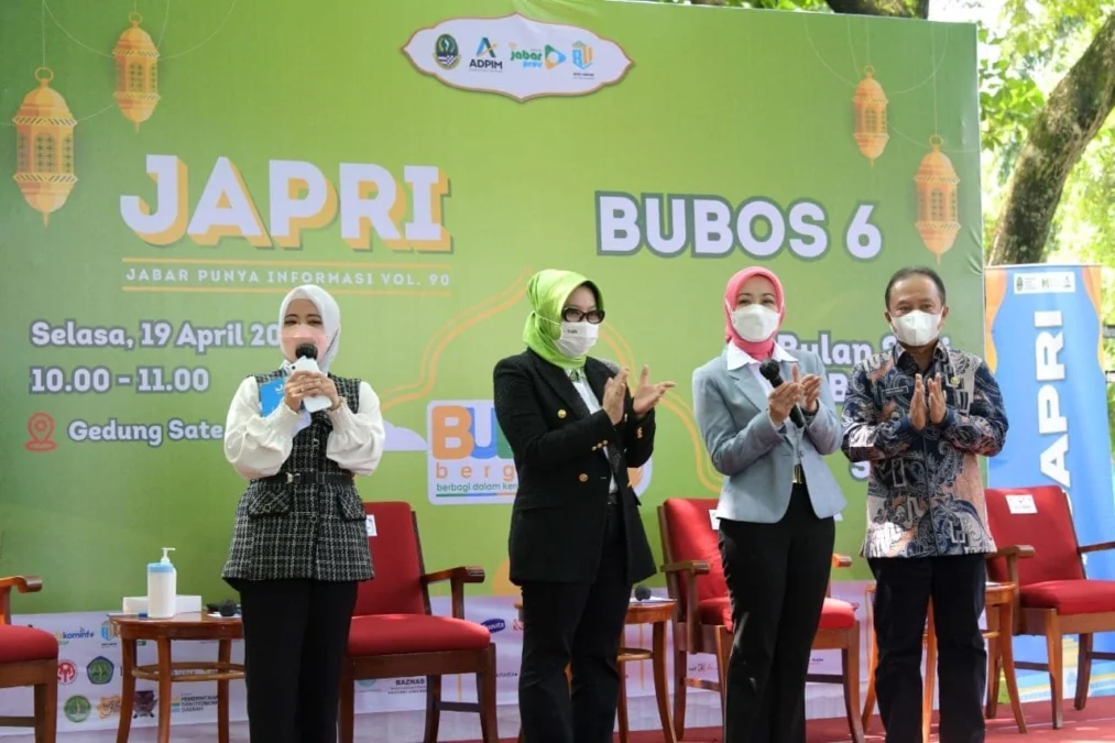 PUNCAK BUBOS6. Sekda Dr H Dian Rachmat Yanuar MSi menghadiri Jabar Punya Informasi (JAPRI) di halaman Museum Gedung Sate, Kota Bandung, Selasa (19/4).