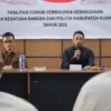 ARAHAN. Wakil Bupati, HM Ridho Suganda memberikan arahan pada kegiatan Fasilitasi Forum Pembauran Kebangsaan (FPK) yang digelar Badan Kesatuan Bangsa dan Politik Kabupaten Kuningan, Jumat (1/4).