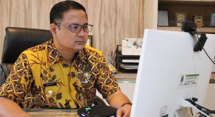 DECODER TELEVISI. Kepala Diskominfo Dr Wahyu Hidayah MSi mengatakan, warga miskin akan mendapatkan bantuan perangkat STB dari Kementerian Sosial (Kemensos).