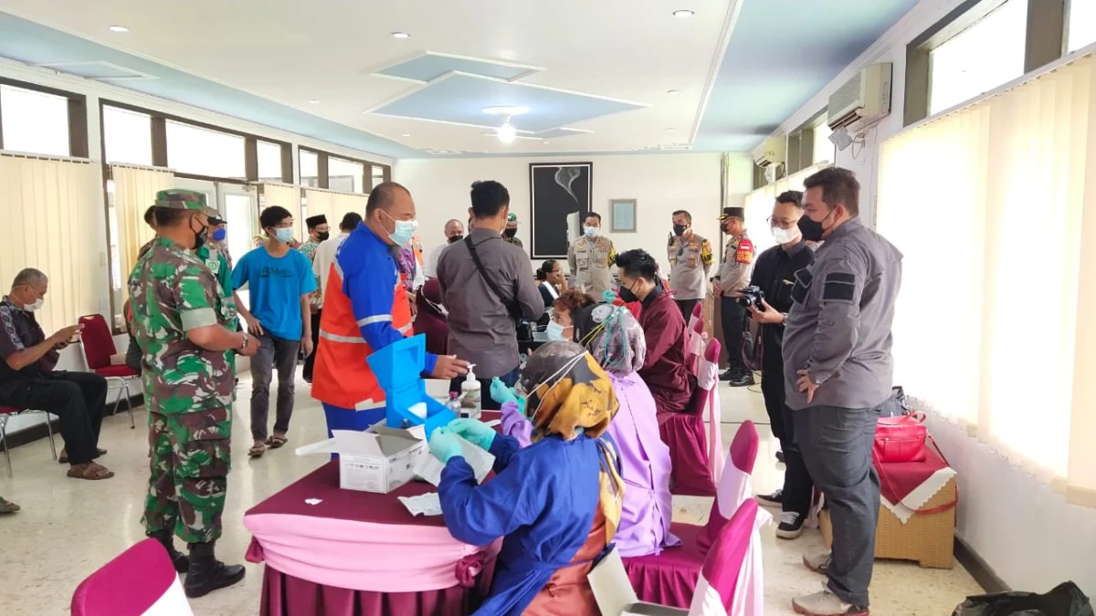 Indocement dukung program vaksinasi, seluruh karyawan dan keluarganya serta masyarakat umum mengikuti program vaksinasi di Indocement