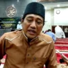 SANGGUP BERSAING. Sosok H Rochmat Ardian cukup popular di kalangan masyarakat Kuningan. Selain dikenal santun, pria berpembawaan kalem tersebut juga memiliki jiwa sosial yang sangat tinggi.