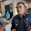 PERCEPAT PENCAIRAN. Walikota Cirebon, Drs H Nashrudin Azis SH meminta jajarannya segera melakukan pencairan tunda bayar kepada para kontraktor. FOTO: ASEP SAEPUL MIELAH/RAKCER.ID