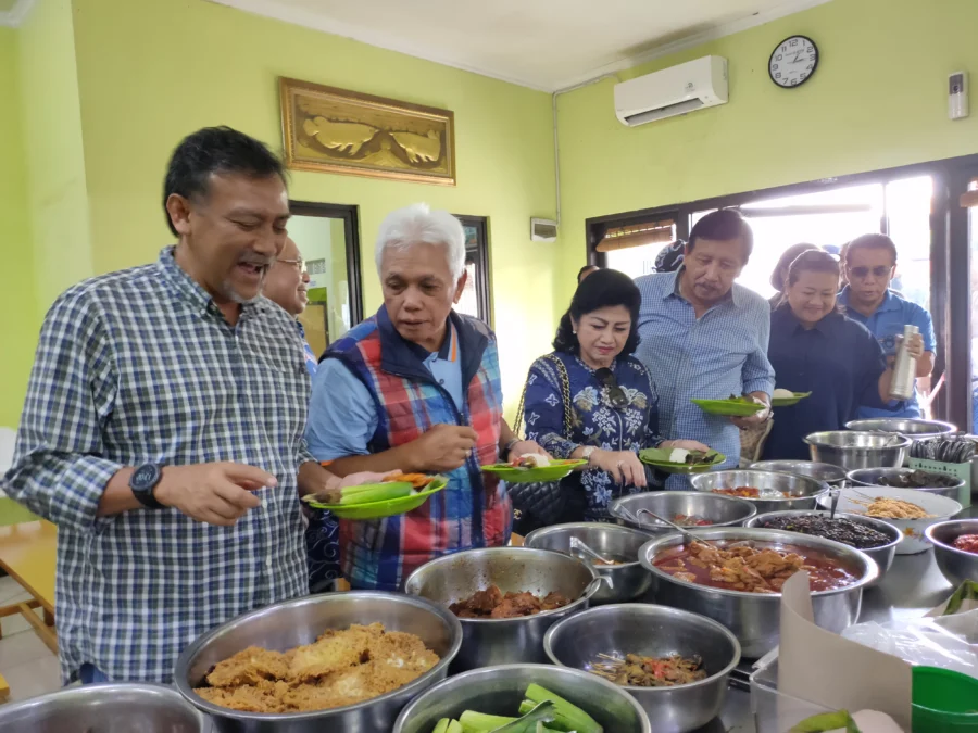 SBY makan nasi jamblang