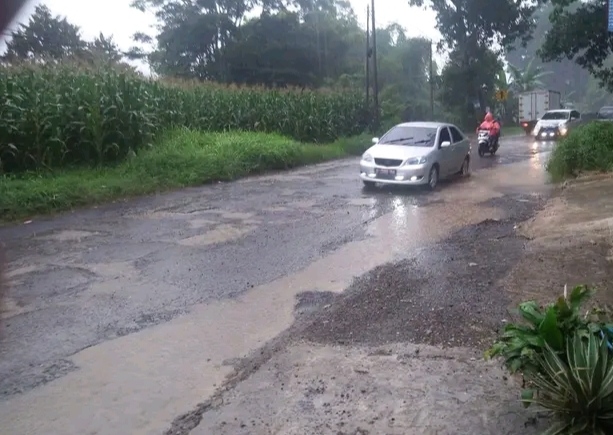 Perbaikan jalan Majalengka-Cikijing