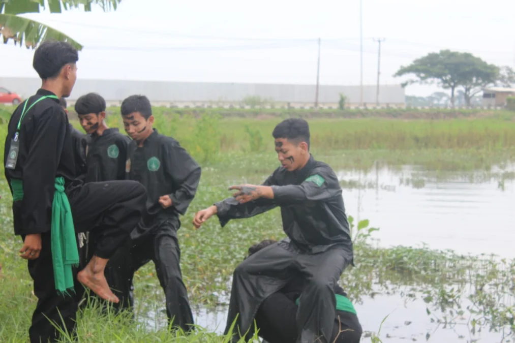 UJIAN. Kaderisiasi UKT Pagar Nusa Krangkeng, Indramayu diikuti 60 peserta dari kalangan santri putra dan putri Pondok Pesantren Assalafiyah dan remaja yang tinggal di sekitar pondok.