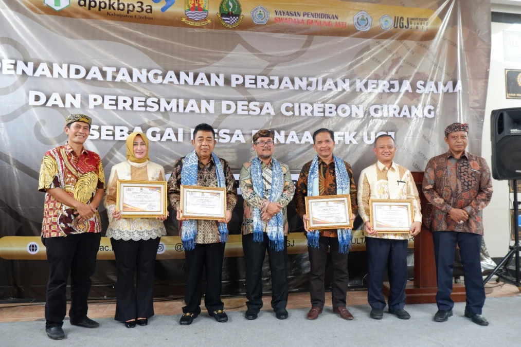 DESA BINAAN. FK UGJ melaksanakan kegiatan penandatanganan perjanjian kerjasama dan peresmiam Desa Cirebon Girang, Kecamatan Talun, Kabupaten Cirebon sebagai Desa binaan FK UGJ.