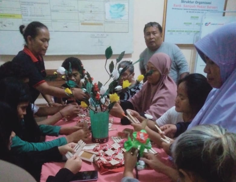 Kampung RW 09 Kesunean Selatan terus berbenah. Hapus stigma negatif masyarakat pesisir Kota Cirebon dengan karya dan kerja nyata.