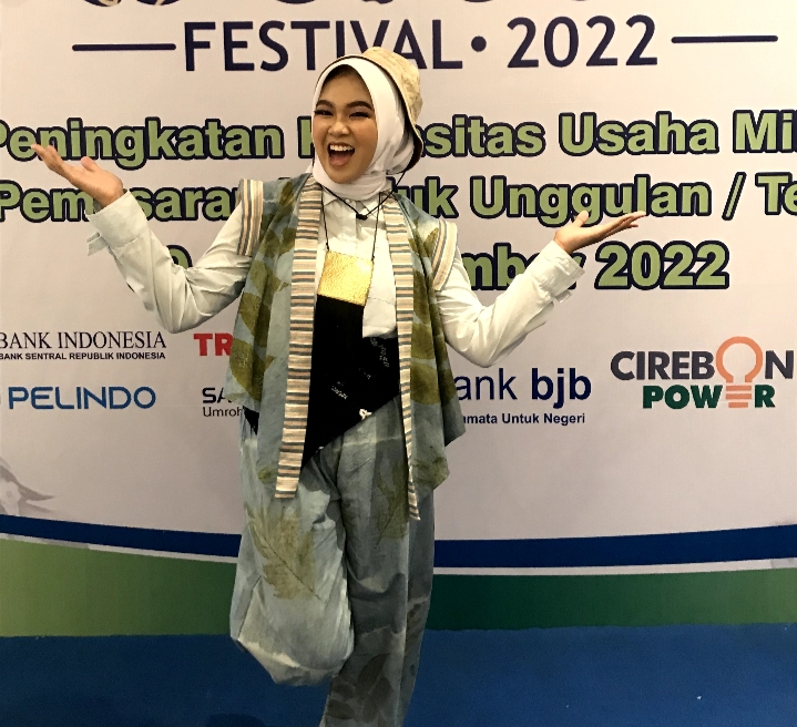 Restiani Putri, Ketua BEM Poltekpar Prima Internasional yang aktif di bidang sosial dan peduli ODGJ.