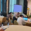 HADIR. Pranata Humas Ahli Madya IAIN Cirebon Drs Imron Rosyadi MM hadir pada Seminar Pengelolaan Keterbukaan Informasi Publik yang di selenggarakan di AONE Hotel Jakarta, Selasa 14 Maret 2023. FOTO: SUWANDI/RAKYAT CIREBON