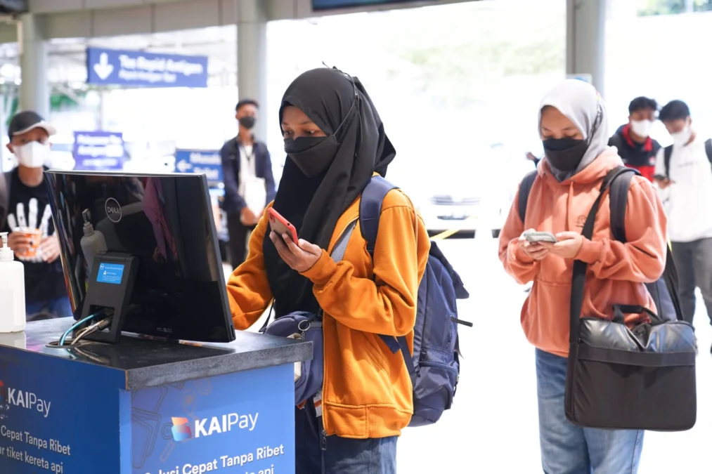 PROMO KERETA API. PT KAI memberikan promo kereta api dengan menghadirkan program "Trip & Win" untuk periode 15 Maret sampai 15 April 2023. FOTO: ASEP SAEPUL MIELAH/RAKYAT CIREBON