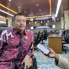 SIAP MAJU. Ketua Fraksi PDI Perjuangan DPRD Kota Cirebon, Edi Suripno siap maju di Pileg Provinsi pada Pemilu 2024 mendatang. FOTO: ASEP SAEPUL MIELAH/RAKYAT CIREBON