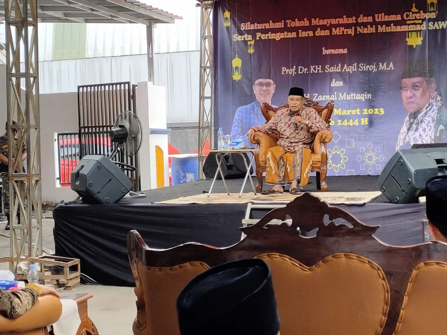 TAUSIYAH. Mustasyar PBNU, Prof Dr KH Said Aqil Siroj memberikan tausiyah pada pengajian yang digelar di kediaman H Zaenal Muttaqin, Rabu 15 Maret 2023.FOTO: ASEP SAEPUL MIELAH/RAKYAT CIREBON