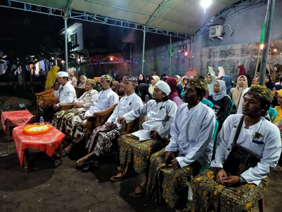 SPIRIT DAKWAH. Jejak dakwah Ki Bagus Sufiyah dan Ki Bagus Sumiyah dapat dilacak di Desa Purwawinangun, Kecamatan Suranenggala, Cirebon. Setiap tahun, warga memperingati perjuangan dakwah keduanya dalam balutan haul. FOTO : SUWANDI/RAKYAT CIREBON