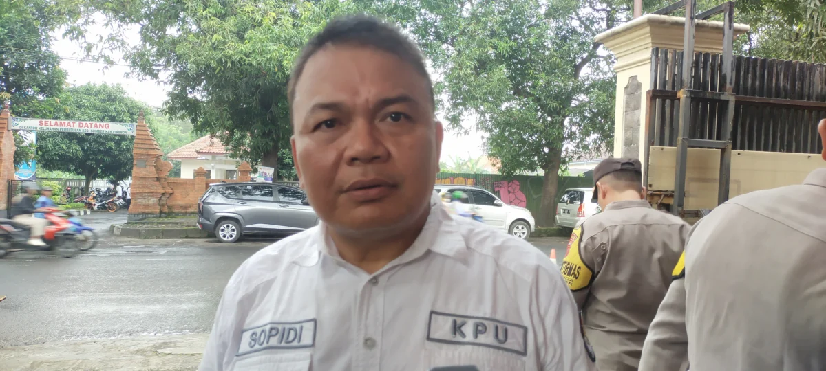 AKHIR MASA JABATAN. Ketua KPU Kabupaten Cirebon, Dr Sopidi MA menyampaikan, secara normatif akhir masa jabatan Bupati Cirebon secara undang-undang berakhir di 2023. Namun, soal kepastian ada di tangan Kementerian Dalam Negeri.