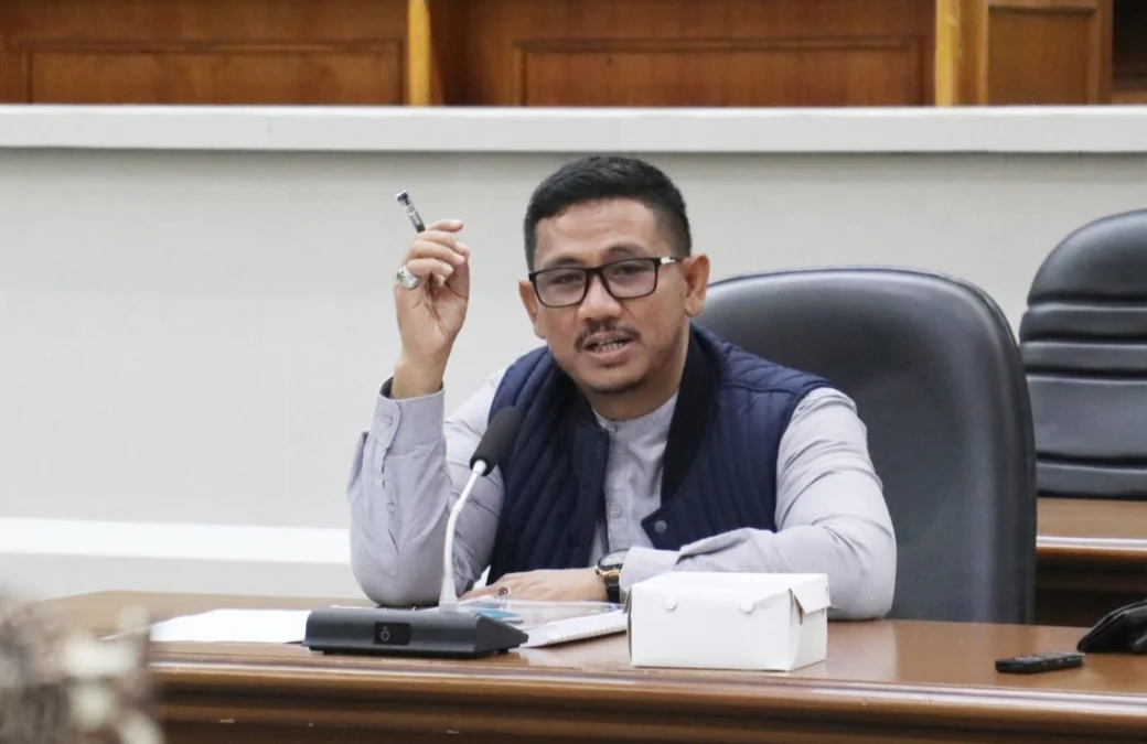 PENATAAN KAWASAN BIMA. Komisi I DPRD Kota Cirebon, saat rapat bersama Bappelitbangda membahas rencana pengelolaan dan penataan kawasan olahraga Bima. FOTO: ASEP SAEPUL MIELAH/RAKYAT CIREBON