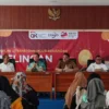 EKSPOR. Mimpi pelaku UMKM Cirebon bisa eskpor produknya ke pasar internasional masih terganjal kuantitas produksi. Kadin, OJK, BI dan DKUKMPP Kota Cirebon gotong royong carikan solusi. FOTO : SUWANDI/RAKYAT CIREBON