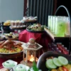 TERAS RAMADHAN. Grage Hotel Cirebon menyuguhkan beragam paket berbuka. Ada dua lokasi yang bisa dipilih. Yakni Lily Resto dan Jasmine Lounge. Semuanya menghadirkan paket berbuka puasa istimewa. FOTO : SUWANDI/RAKCER.ID