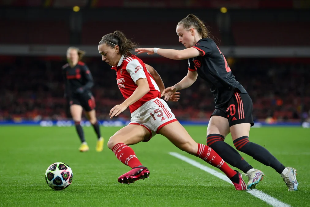 Mccabe Pemain dari Arsenal Women yang Berbaju Merah. Foto: https://twitter.com/ArsenalWFC