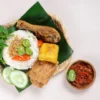 Nasi Liwet dengan Lauk Pauk dan Sambel. Cara Buat Nasi Liwet untuk Buka Puasa di Bulan Ramadhan 2023. Foto : freepik.com