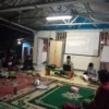 PELESTARIAN SUNGAI. Mengusung tema ‘Sungai dan Kearifan Budaya di Cirebon’ Sekolah Alam Wangsakerta menghadirkan dua narasumber, yakni Rifki Muhammad Nurcholis, Aktivis Muda asal Dusun Karangdawa dan Kang Ipul, Budayawan Cirebon. Serta dimoderatori oleh Nurlaela, pegiat Wangsakerta asal Desa Celancang, Kabupaten Cirebon. FOTO : SUWANDI/RAKYAT CIREBON