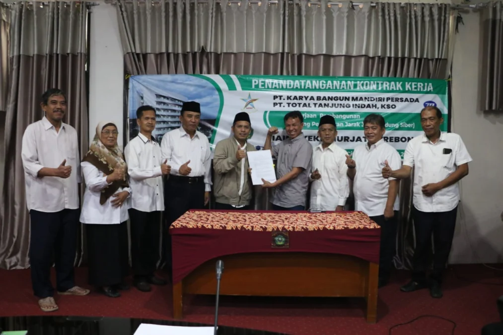 GEDUNG PJJ. Senin (10/4/2023), PT. Total Tanjung Indah melakukan penandatanganan kontrak pembangunan Gedung PJJ dengan IAIN Cirebon. Disaksikan oleh unsur pimpinan, PPK serta stake holder terkait. FOTO : SUWANDI/RAKYAT CIREBON