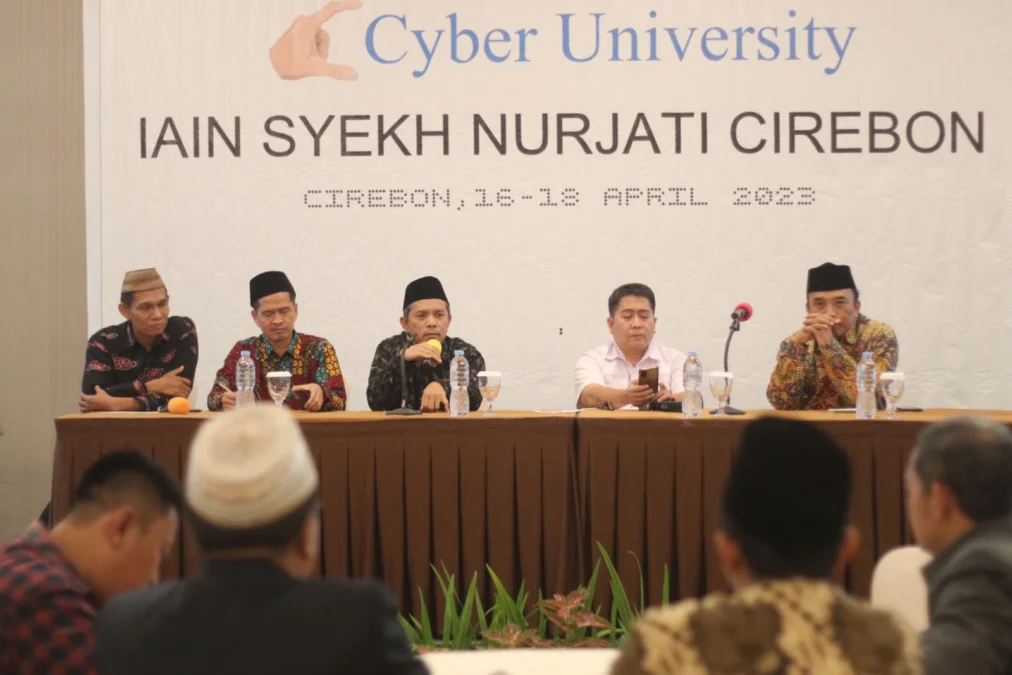 TRANSFORMASI. IAIN Syekh Nurjati Cirebon makin mantap menuju transformasi menjadi Universitas Islam Negeri Siber Syekh Nurjati Indonesia (UINSSI). Hal itu ditegaskan Direktur Diktis Kementerian Agama, Prof Dr Ahmad Zainul Hamdi MAg pafa Focus Group Discussion Review Grand Design UINSSI di The Luxton Cirebon Hotel, Senin (17/4/2023). FOTO : SUWANDI/RAKCER.ID