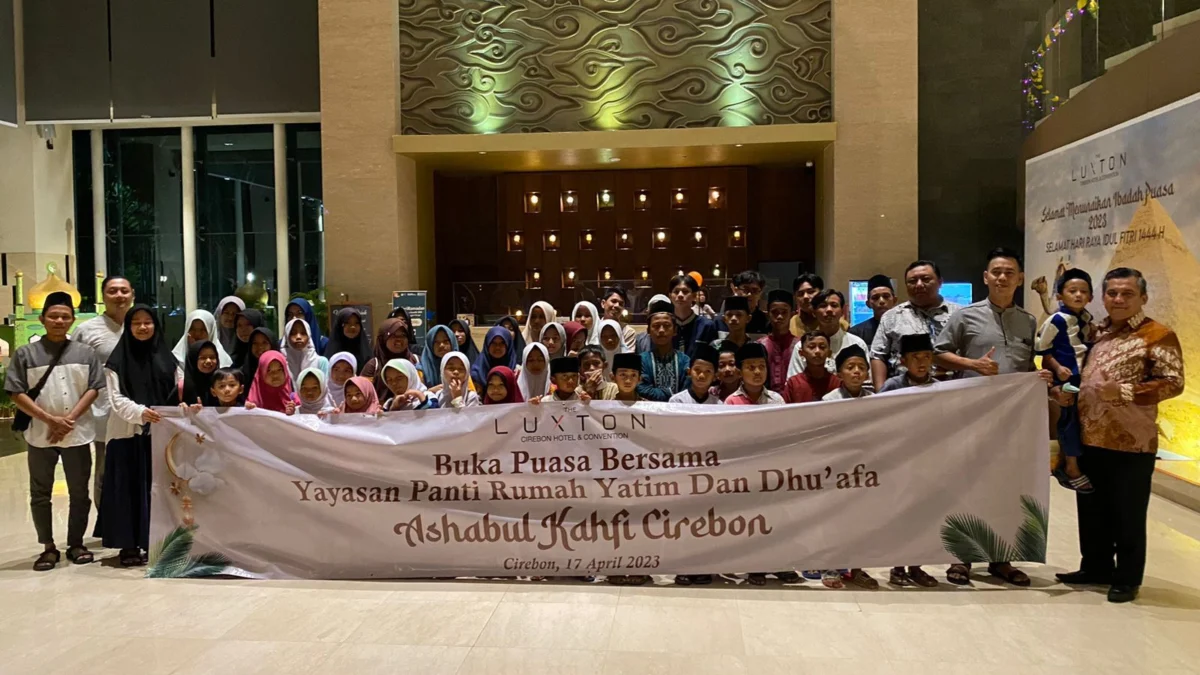 BUKA PUASA. The Luxton Cirebon Hotel & Convention mengadakan acara buka puasa bersama Yayasan Panti Rumah Yatim dan Dhu'afa Ashabul Kahfi Cirebon bertempat di Ballroom Lantai 2 Hotel Luxton Cirebon, Senin (17/4/2023). FOTO : IST/RAKYAT CIREBON