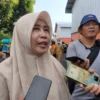 AMAN. Kepala Dinas Ketahanan Pangan, Pertanian dan Perikanan (DKPPP) Kota Cirebon, Yati Rochayati memastikan stok bahan pangan jelang Lebaran Idul Fitri 2023 aman. FOTO: ASEP SAEPUL MIELAH/RAKCER.ID