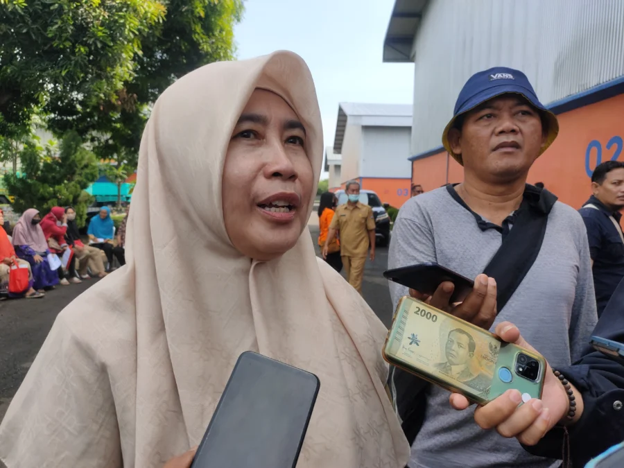 AMAN. Kepala Dinas Ketahanan Pangan, Pertanian dan Perikanan (DKPPP) Kota Cirebon, Yati Rochayati memastikan stok bahan pangan jelang Lebaran Idul Fitri 2023 aman. FOTO: ASEP SAEPUL MIELAH/RAKCER.ID