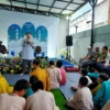 BUKA PUASA. Pada momen Ramadhan 1.444 H ini, PT. EWF Cirebon menggelar 'Buka Bersama Anak Yatim'. Tiga puluh anak yatim berkebutuhan khusus dari Yayasan Beringin Bhakti untuk menerima santunan, mengikuti tausyiah oleh Habib Zein dan ditutup buka bersama. FOTO : SUWANDI/RAKYAT CIREBON