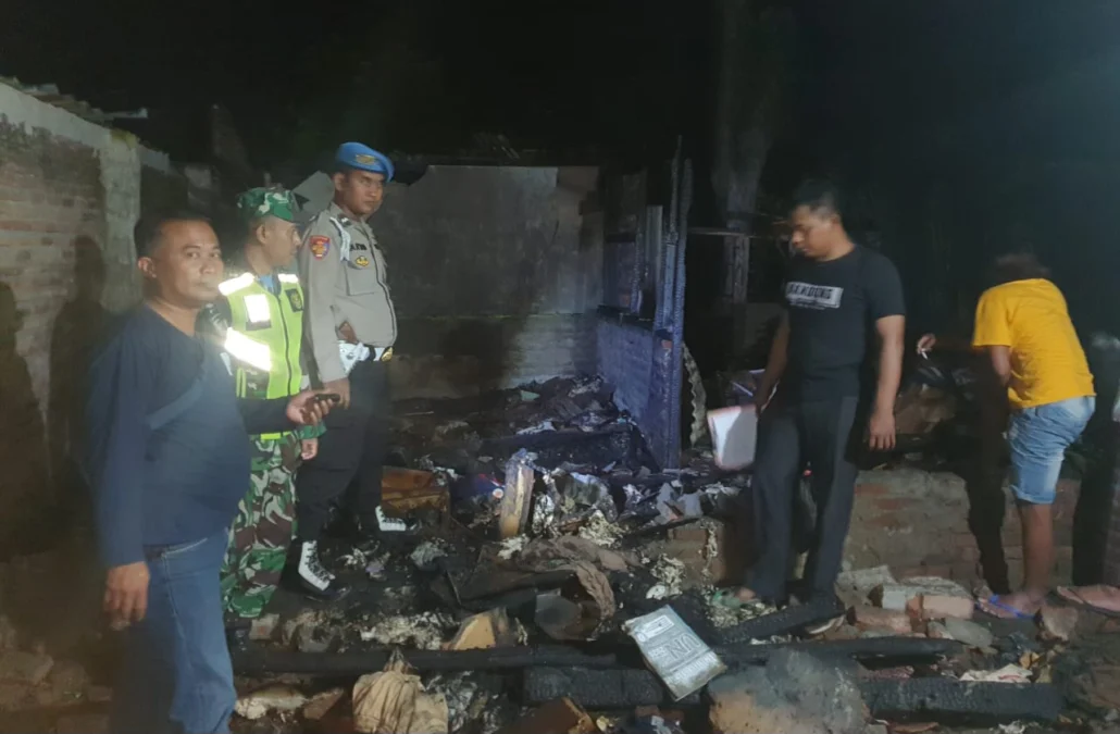 rumah ludes terbakar