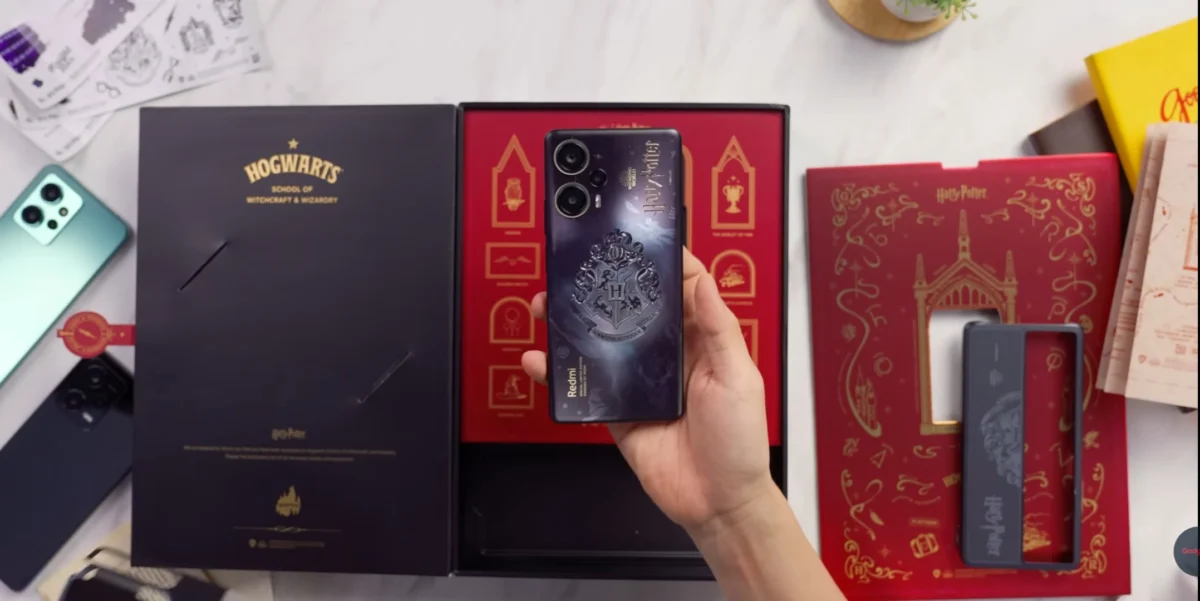 Tampilan Belakang Redmi Note 12 Turbo Harry Potter. Foto: youtube.com/gadgetin