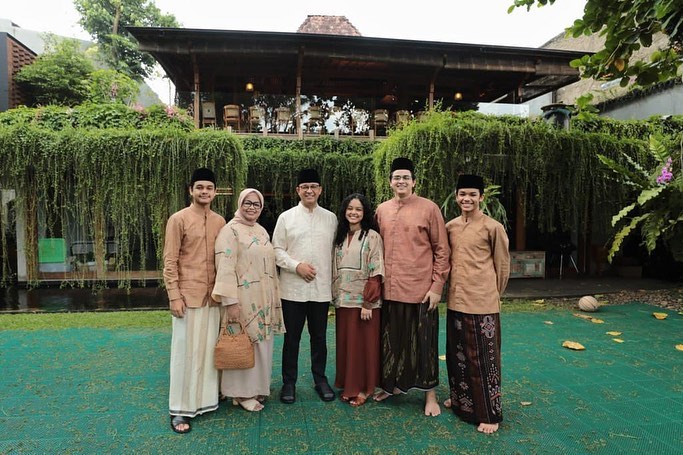 Ibu Fery Farhati Ganis Terkena Covid-19, Anies Baswedan: Sekeluarga akan tes PCR dan Isolasi Mandiri Ibu Fery Farhati Ganis