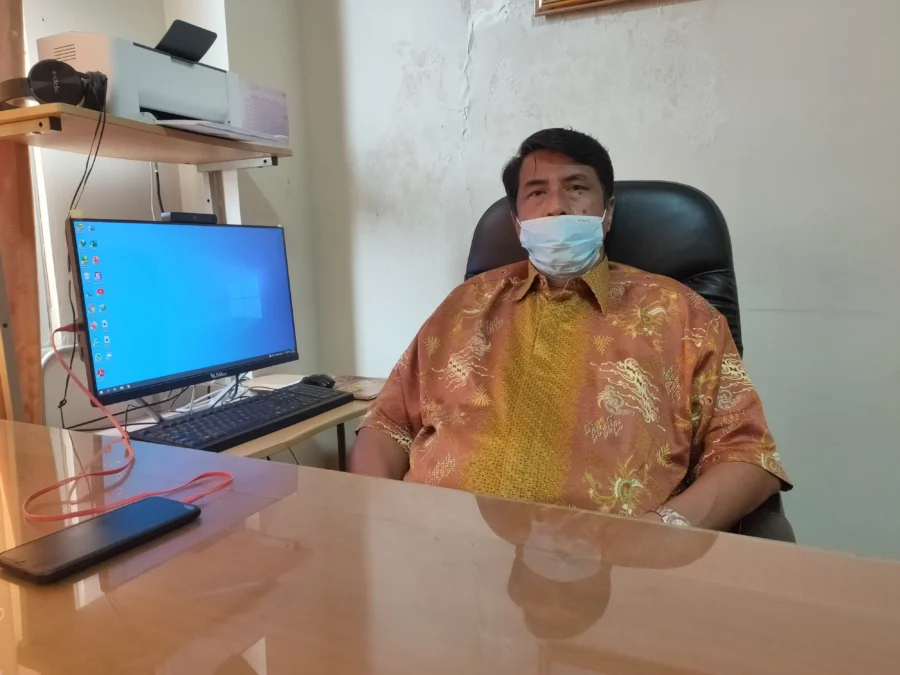 STATUS AFFIATI. Guru Besar Hukum Tata Negara (HTN) IAIN Syekh Nurjati Cirebon, Prof Dr Sugianto SH MH mengomentari status Affiati sebagai anggota DPRD Kota Cirebon setelah keluar dari Partai Gerindra dan pindah ke Partai Nasdem. FOTO: ASEP SAEPUL MIELAH/RAKCER.ID