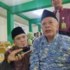 GURU BANGSA. Salah satu putra guru bangsa H Abdul Malik Karim Amrullah (Hamka), Buya Afif Hamka menceritakan kisah perselisihan Buya Hamka dengan Soekarno dan M Yamin. FOTO: ASEP SAEPUL MIELAH/RAKCER.ID