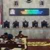 SIDANG DPRD. Masa sidang kedua DPRD Kabupaten Cirebon ditutup dan membuka masa sidang ketiga. FOTO: ZEZEN ZAENUDIN ALI/RAKCER.ID