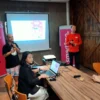 KOMPETISI. Kompotensi Mobile Legends yang digagas Smartfren merupakan yang terbesar digelar untuk kategori pelajar. Yakni bakal ada 150 tim dengan total 750 peserta. Sedangkan pada kategori umum bakal diikuti 10 tim dengan 50 peserta. FOTO : SUWANDI/RAKYAT CIREBON