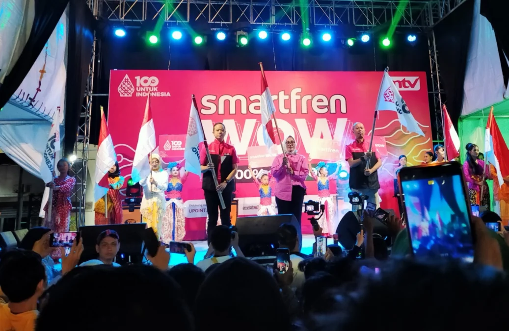 PUNCAK ACARA. Puncak acara festival Smartfren WOW 100% Cirebon dilangsungkan Sabtu (13/5/2023) di pelataran Grage Mall Cirebon. Smartfren berkolaborasi dengan berbagai komunitas se-kota Cirebon berupaya untuk terus menggali berbagai peluang untuk dapat tumbuh bersama. FOTO : SUWANDI/RAKYAT CIREBON