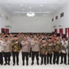 RAPAT KOORDINASI. Jajajaran Polres Indramayu bersama Penyuluh Agama Kemenag Indramayu pose bersama usai rapat koordinasi kamtibmas dan penyakit masyarakat di Aula Polres Indramayu, Kamis (11/5/2023). FOTO: HUMAS POLRES INDRAMAYU FOR RAKCER.ID