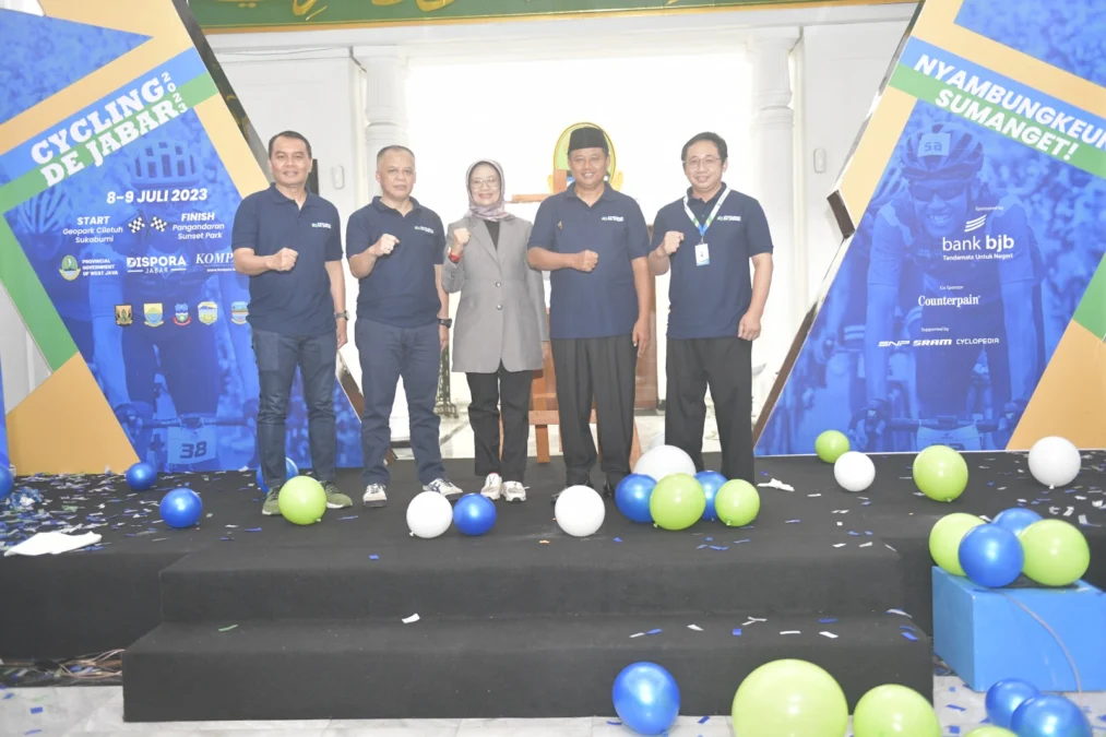 CYCLING DE JABAR. Plh Gubernur Jabar Uu Ruzhanul Ulum menyampaikan tentang rencana gelaran Cycling de Jabar 2023 pada acara Jabar Punya Informasi (JAPRI) di Gedung Sate, Kota Bandung, beberapa waktu lalu. FOTO: KOMINFO JABAR FOR RAKCER.ID